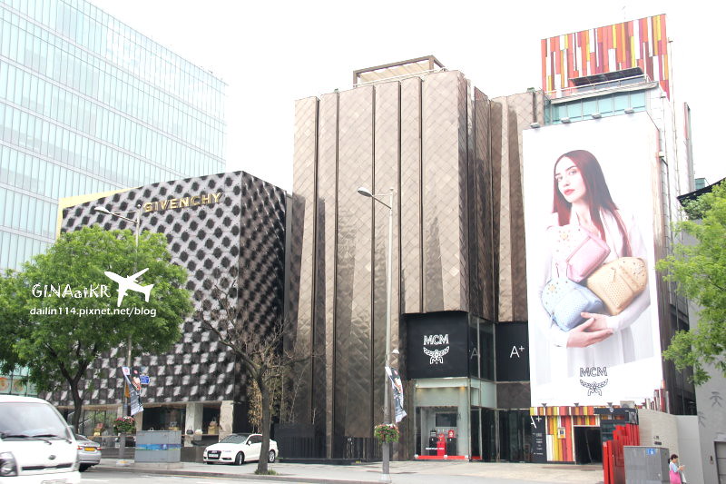 【江南K-Star路】韓流 K-Star Road / SM、FNC、JYP藝人+ 眾星到場開幕 + Galleria百貨名品館美食地下街 케이스타로드 @GINA環球旅行生活