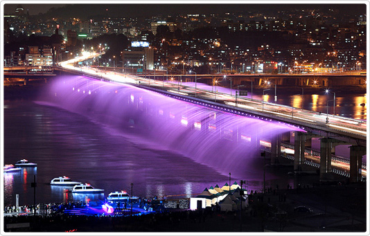 【2024盤浦大橋時間表】首爾盤浦大橋月光彩虹噴泉 噴泉表演時間表、交通方式 @GINA環球旅行生活