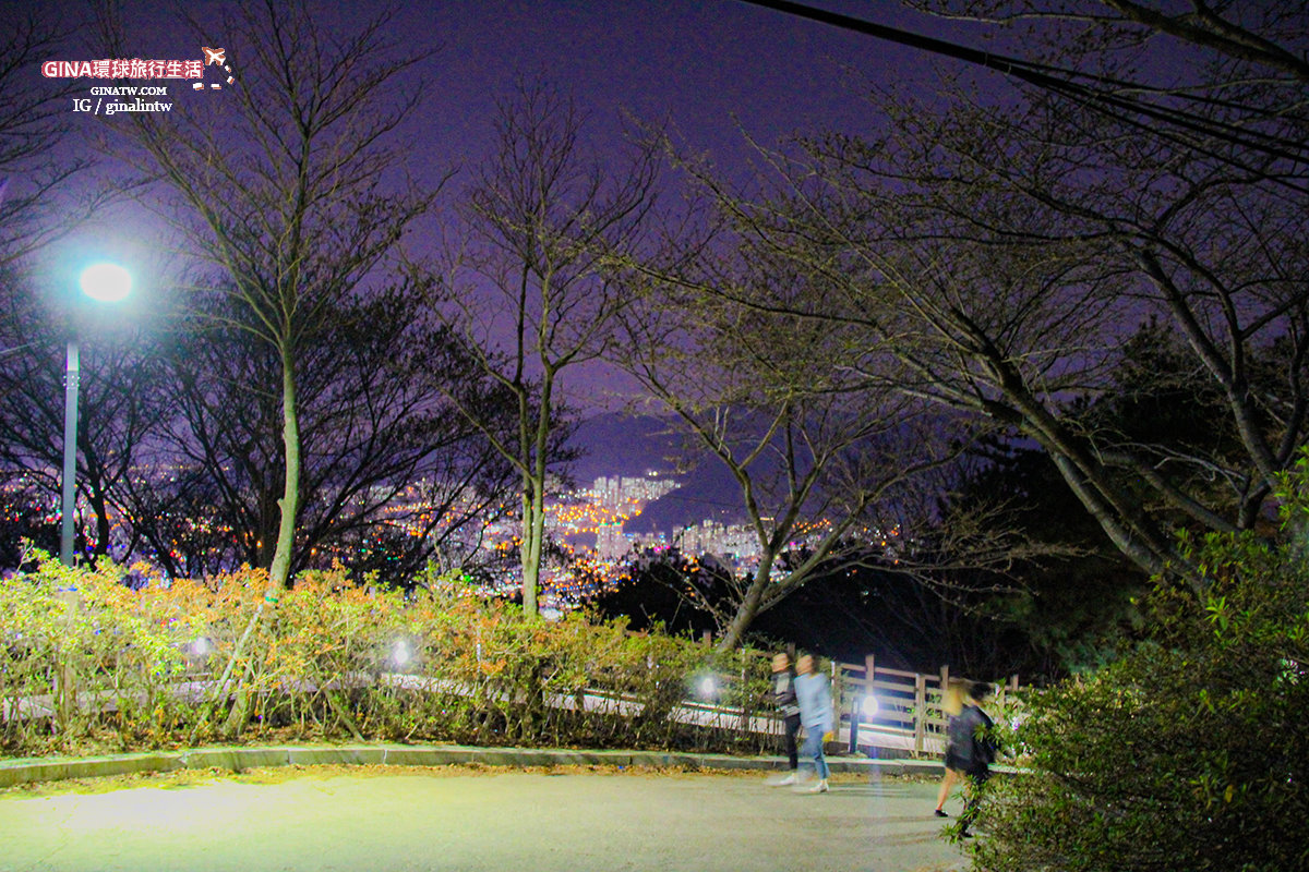 【2023釜山夜景】荒嶺山夜景交通、荒嶺山展望台櫻花路、包車攝影夜遊 @GINA環球旅行生活