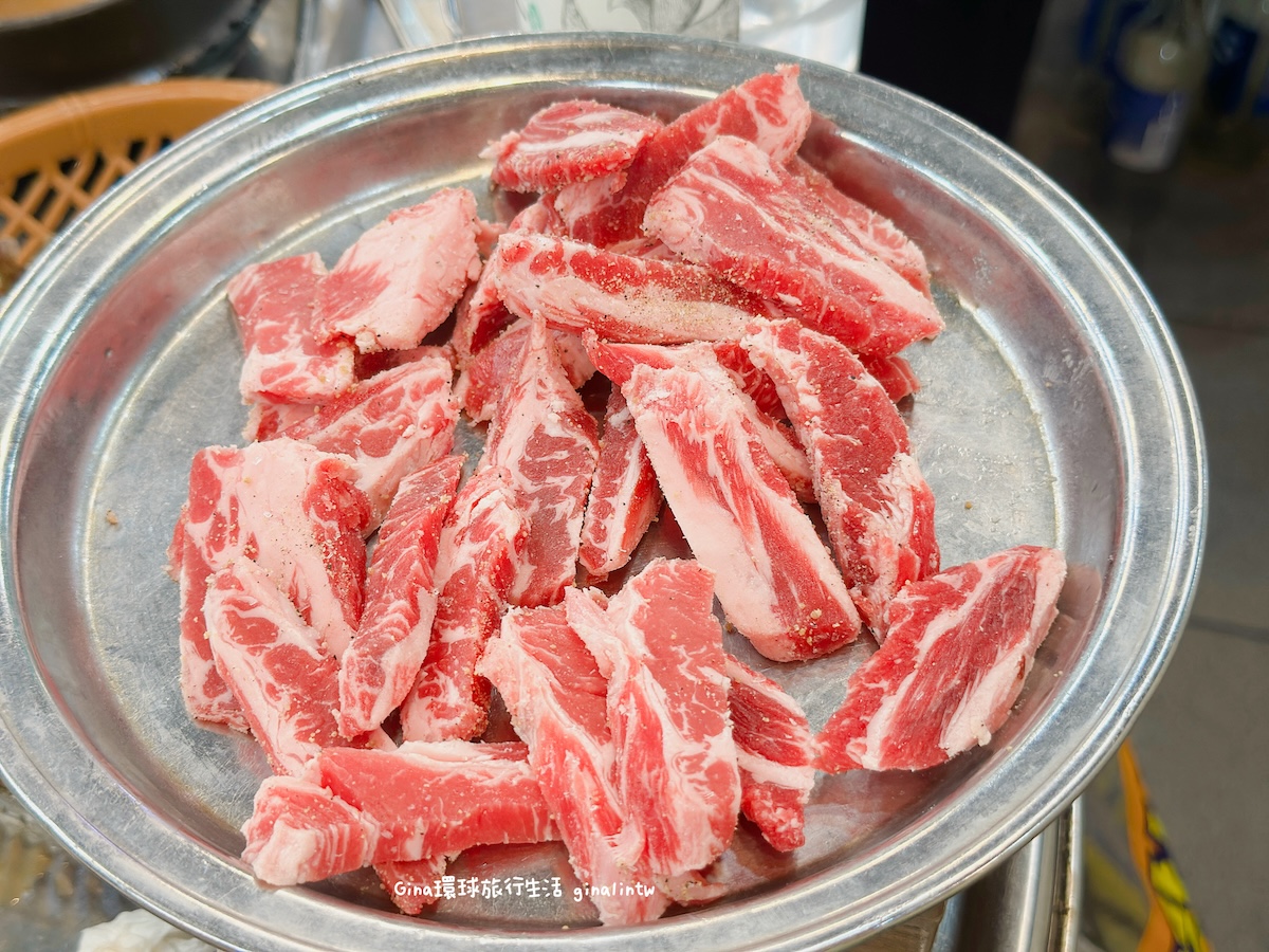 弘大烤肉推薦2024｜首爾弘大入口站 弘益碳烤排骨 2024最新菜單 好吃烤肉、烤豬皮 @GINA環球旅行生活