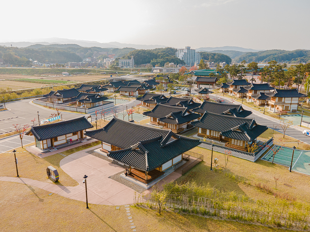 首爾近郊一日遊2024｜韓國江陵市追星景點BTS巴士站、注文津海邊韓劇鬼怪拍攝地、雪嶽山賞楓+韓屋體驗、江陵平昌Alpensia滑雪+教學｜Tripbaa趣吧 @GINA環球旅行生活