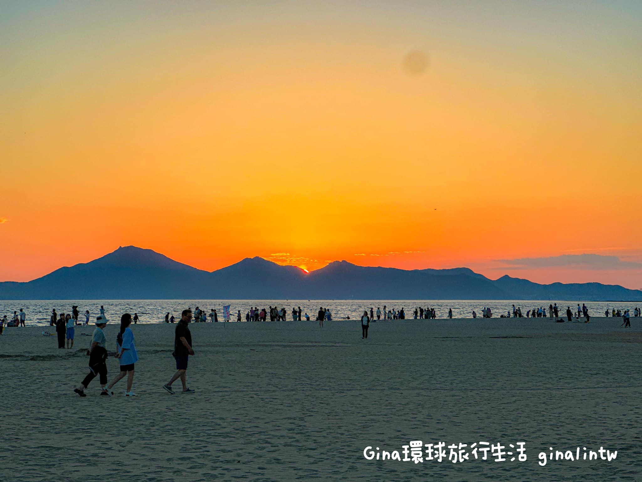 釜山景點2024｜多大浦海水浴場 多大浦夢幻夕陽噴泉 表演時間、世界最大音樂七彩噴泉、傳統炸雞 @GINA環球旅行生活