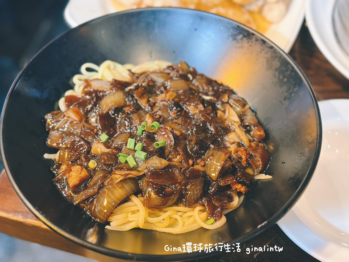 明洞美食2024｜恭喜麵館中華料理 雜醬麵 炒碼麵 糖醋肉 鍋包肉 小籠包 @GINA環球旅行生活