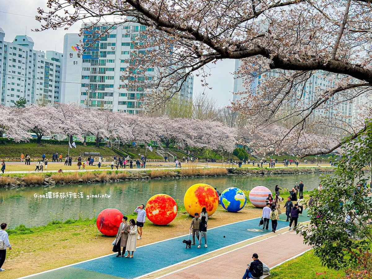 釜山櫻花景點攻略｜釜山賞櫻秘境 廣安里櫻花道 開琴洞櫻花路 海雲台迎月嶺 溫泉川櫻花 宇成公寓櫻花大道 @GINA環球旅行生活