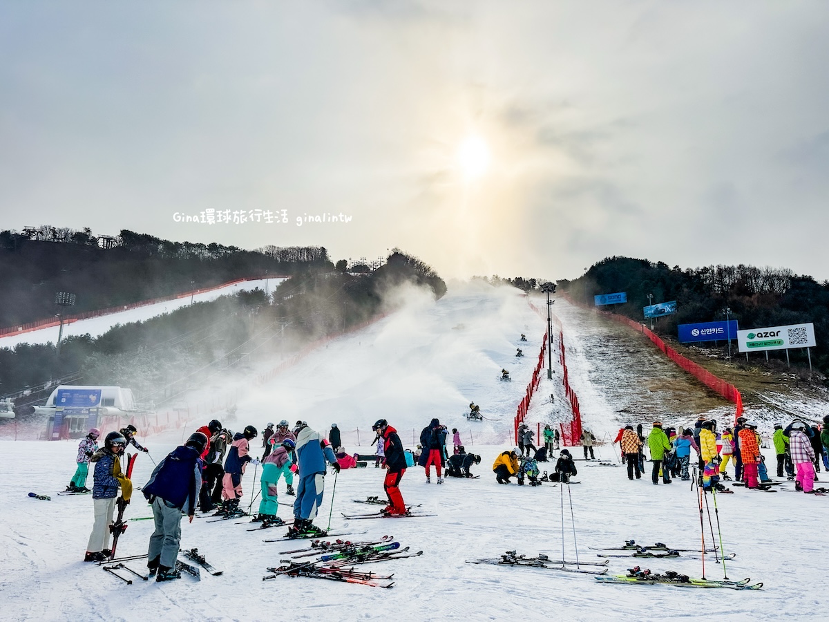 首爾近郊2025｜韓國滑雪2天1夜專業中文教練、洪川大明滑雪場、維瓦爾第度假村 冰雪世界+採草莓｜Just Travel 韓國包車旅遊 @GINA環球旅行生活