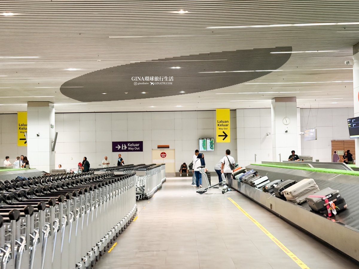 【吉隆坡機場】馬來西亞吉隆坡機場交通、吉隆坡機場快線價格KLIA Ekspres train、吉隆坡換匯、吉隆坡機場計程車、吉隆坡機場美食、霸王茶姬、POTATO CORNER薯條 @GINA環球旅行生活 【吉隆坡機場】馬來西亞吉隆坡機場交通、吉隆坡機場快線價格KLIA Ekspres train、吉隆坡換匯、吉隆坡機場計程車、吉隆坡機場美食、霸王茶姬、POTATO CORNER薯條 @GINA環球旅行生活