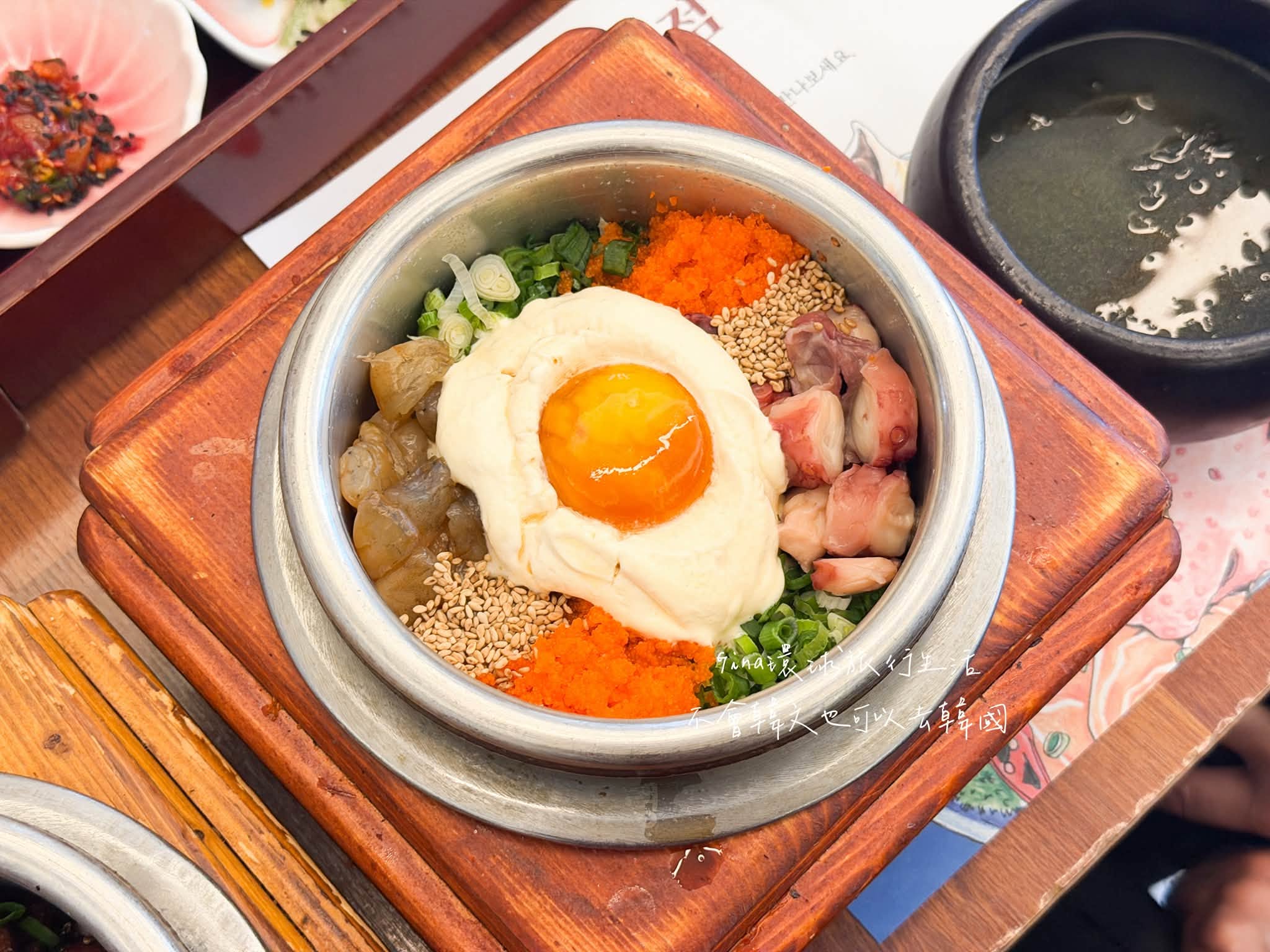 【釜山美食2026】海雲台尾浦站膠囊列車美食 釜飯 海鮮石鍋拌飯、自然島鹽麵包 @GINA環球旅行生活