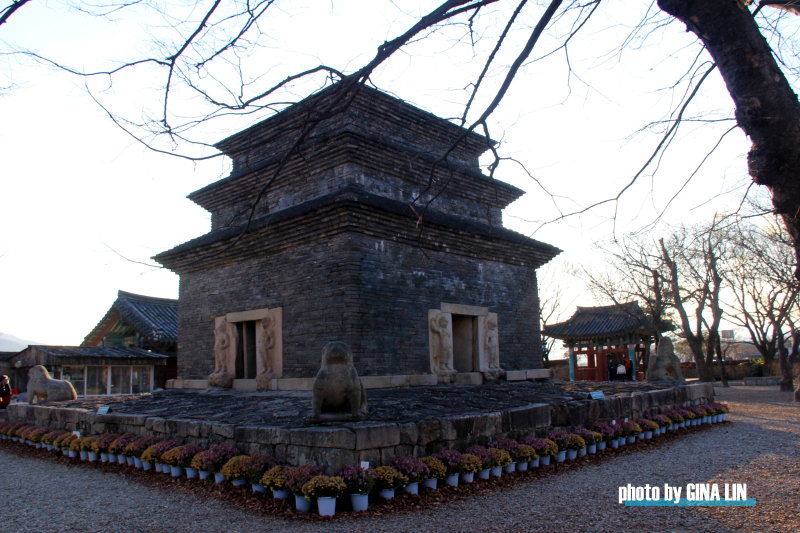 【慶州自由行】芬皇寺（분황사）國寶第30號的模塼石塔，新羅時代最早的石塔。 @GINA環球旅行生活