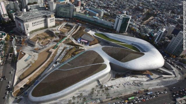 【東大門DDP設計廣場】Dongdaemun Design Plaza+來自星星的你韓劇場景拍攝現場特展 @GINA環球旅行生活