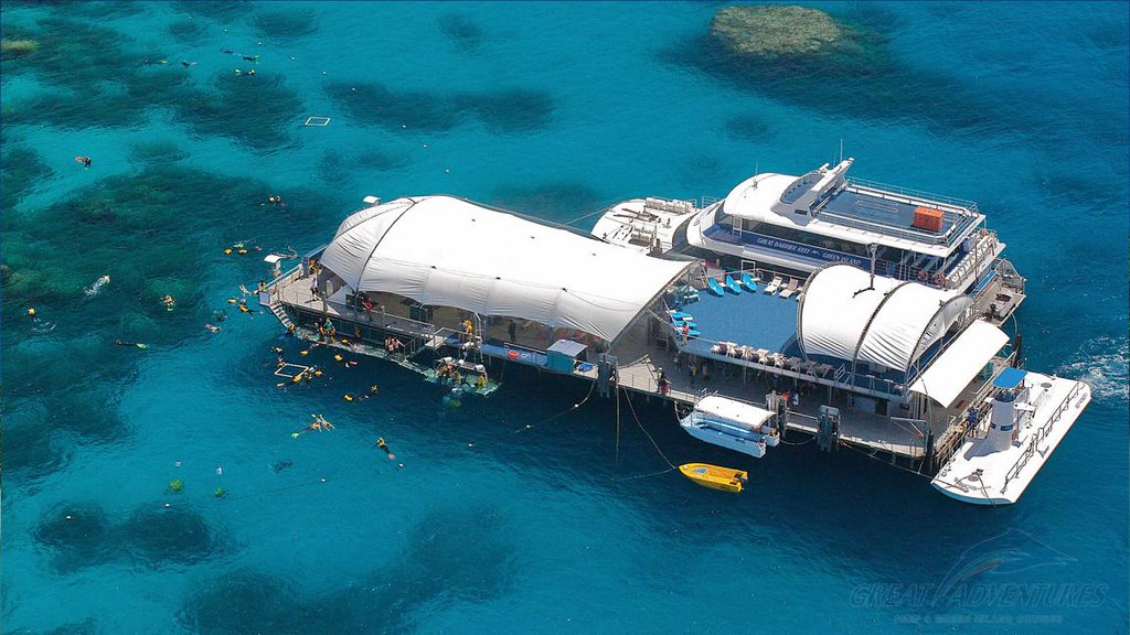 【凱恩斯自由行】2023澳洲大堡礁大冒險號－諾曼外堡礁｜海上Buffet吃到飽、外堡礁游泳看大堡礁、凱恩斯深潛、水上摩托車 @GINA環球旅行生活