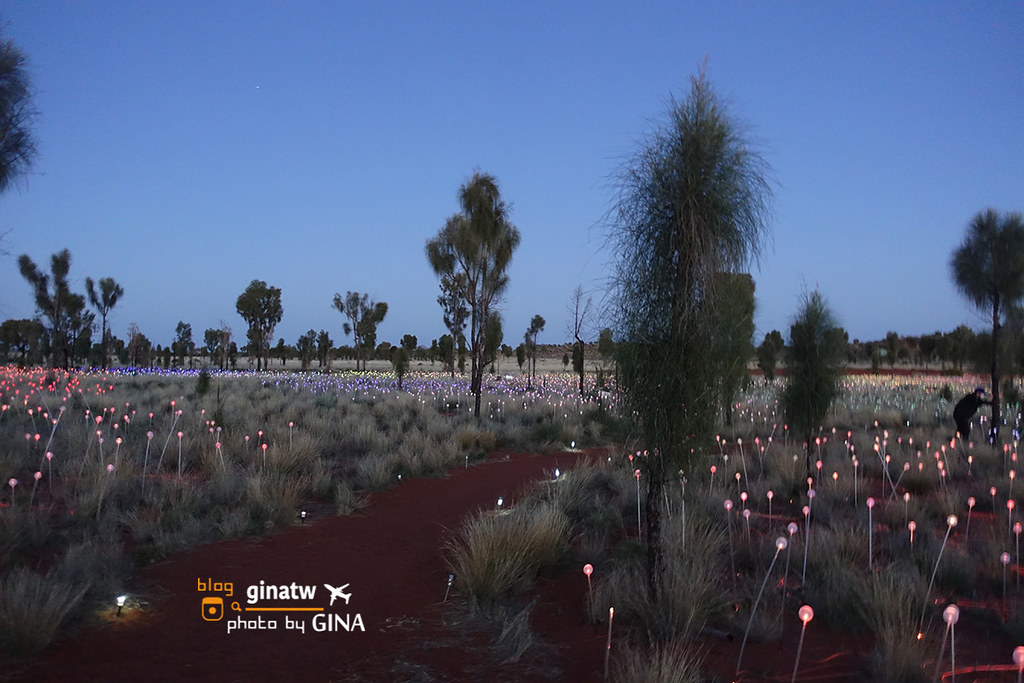 【Uluru烏魯魯景點】2023日出原野燈光展之旅－艾爾斯岩｜我在世界中心，好美好冷！ @GINA環球旅行生活