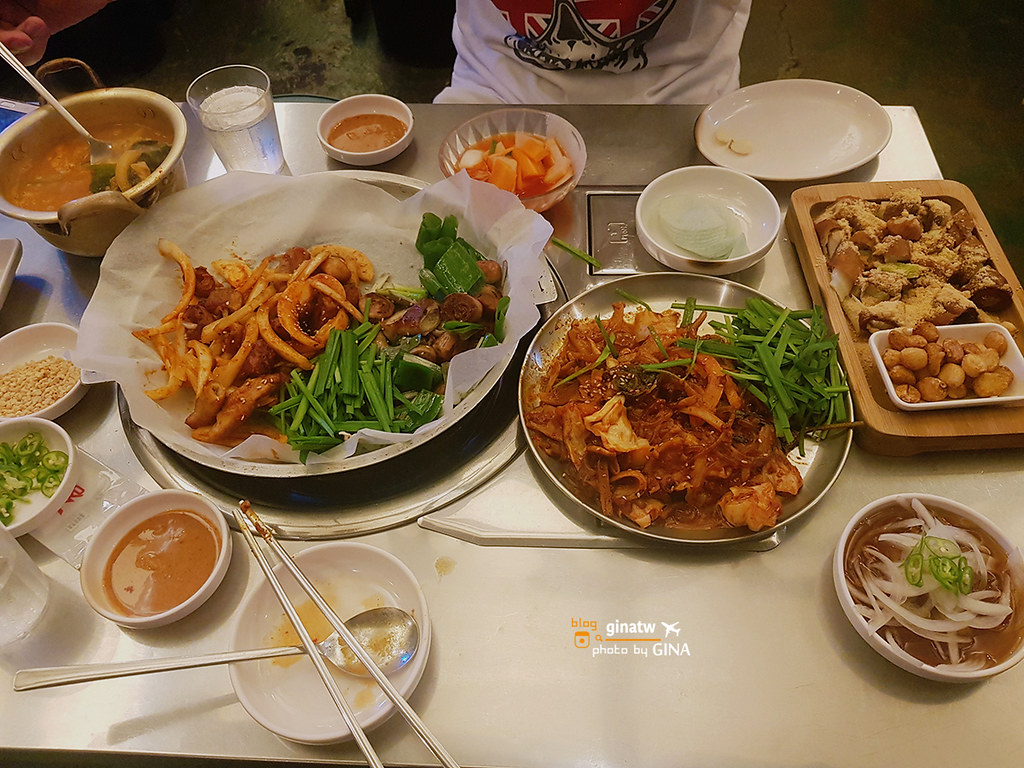 【韓國烤腸】首爾熱情島｜好吃又好拍的街道（線上買餐卷比較便宜）+逛首爾站樂天超市篇 @GINA環球旅行生活