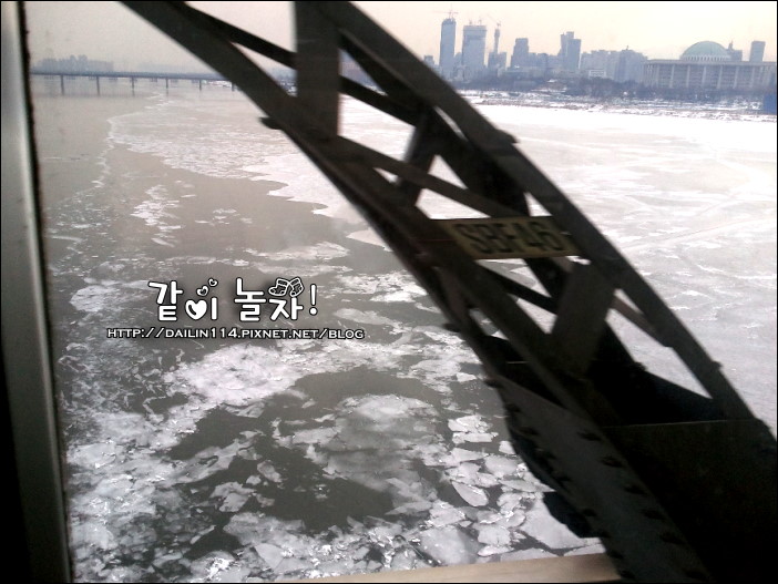 【韓國首爾自由行】漢江한강 出大太陽卻結冰 @GINA環球旅行生活